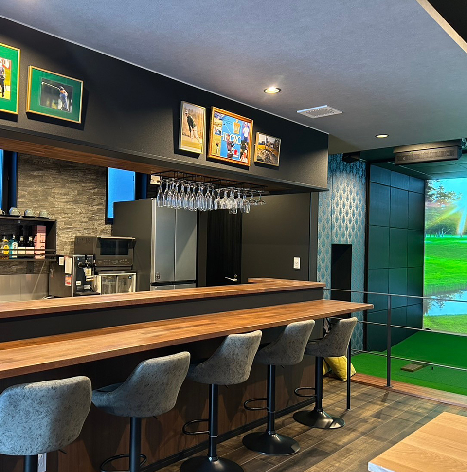 コーヒーを運んでいる様子